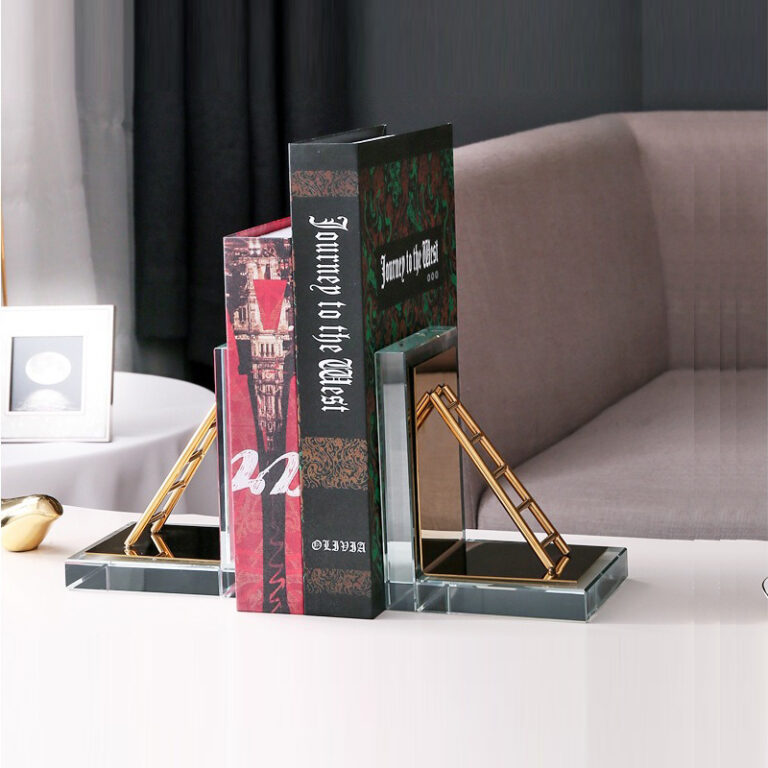 chan-sach-hinh-chiec-thang-4 Bộ chặn sách hình chiếc thang độc lạ