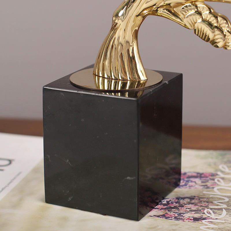 decor-tung-hac 4 Decor tùng hạc trang trí kệ rượu đẹp mắt