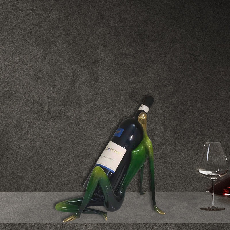 gia-ruou-co-gai 1 Giá rượu cô gái bằng đồng sang trọng