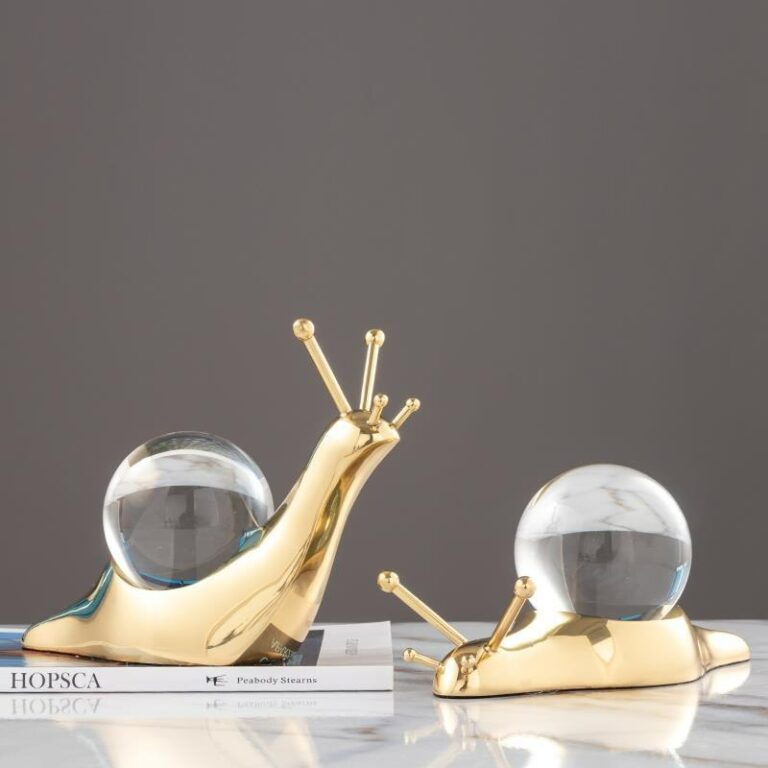 oc-sen-qua-cau-pha-le-1 Ốc sên cõng quả cầu pha lê nghệ thuật