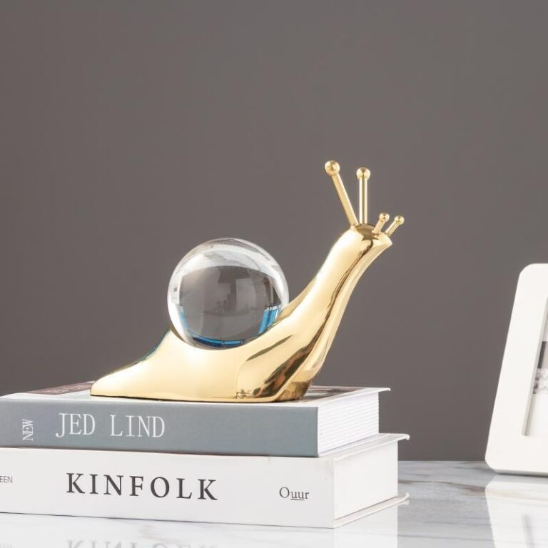 oc-sen-qua-cau-pha-le-3 Ốc sên cõng quả cầu pha lê nghệ thuật