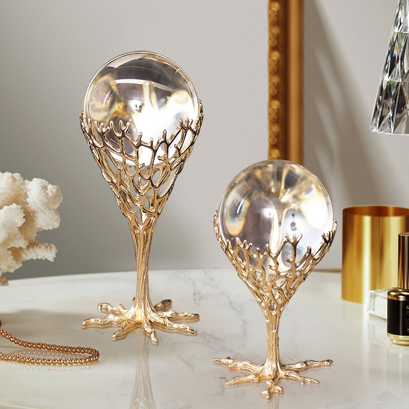 qua-cau-pha-le-bay-tu-ruou 2 Quả cầu pha lê sáng tạo bày tủ rượu