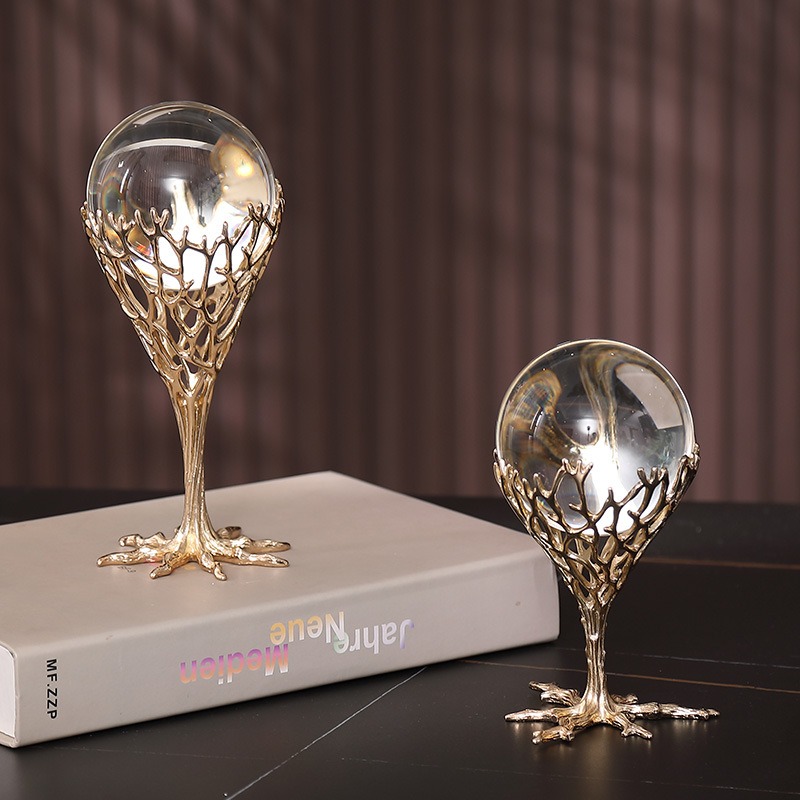 qua-cau-pha-le-bay-tu-ruou 3 Quả cầu pha lê sáng tạo bày tủ rượu