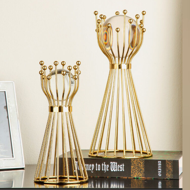 qua-cau-pha-le-sang-trong-1 Quả cầu pha lê hình học bày kệ tủ