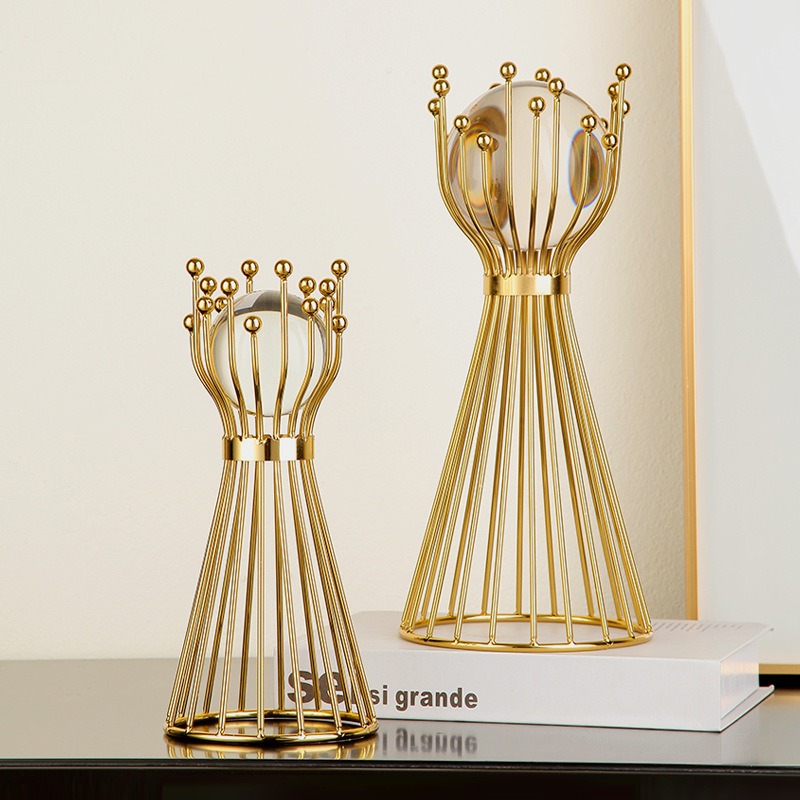 qua-cau-pha-le-sang-trong-2 Quả cầu pha lê hình học bày kệ tủ