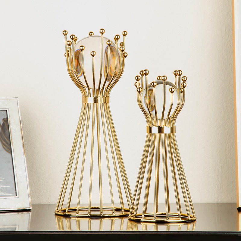 qua-cau-pha-le-sang-trong-4 Quả cầu pha lê hình học bày kệ tủ