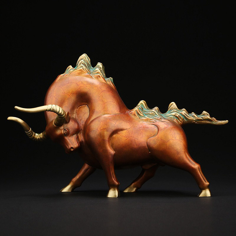 qua-tang-sep-tuong-bo-tot-de-ban3 Tượng bò tót cách điệu sang trọng