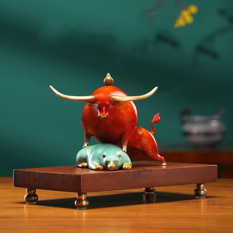 tuong-bo-tot-va-gau-doi-dau 1 Tượng bò tót sừng dài trang trí sang trọng