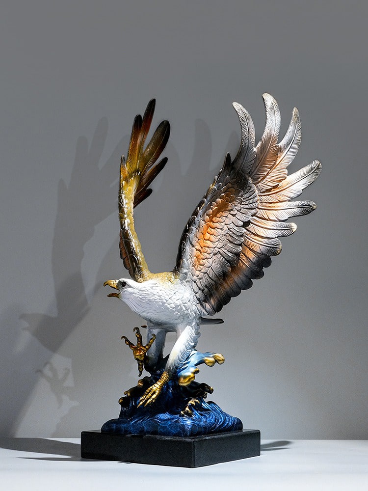 Tượng đại bàng phong thủy tung cánh đẹp