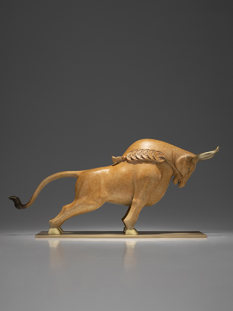 bo-tot-ngam-tien-vang-3 Tượng bò tót ngậm tiền vàng phong thủy