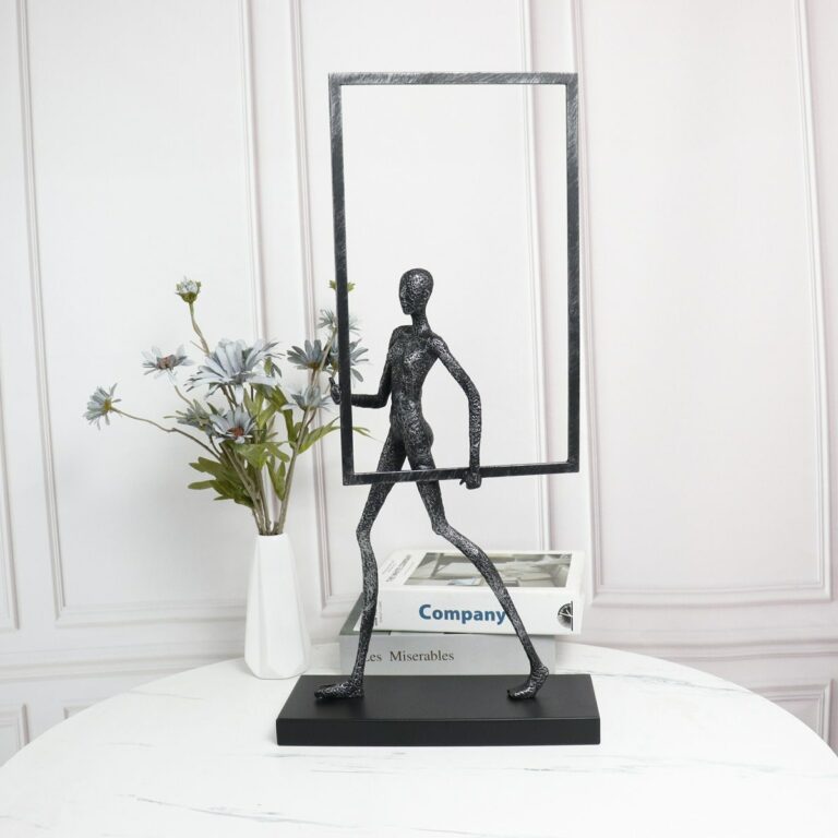 tuong-nguoi-cam-hinh-khoi-1-5-768x768 Tượng người cầm hình khối CD929