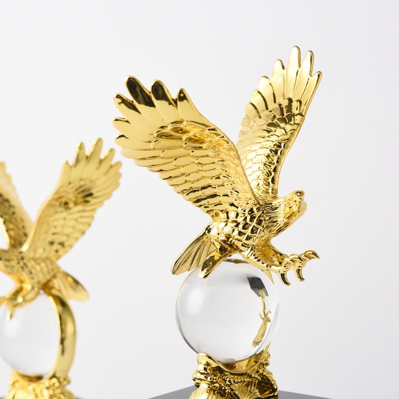 tuong-dai-bang-cap-qua-cau-pha-le-7 Tượng đại bàng cắp quả cầu pha lê CD1318