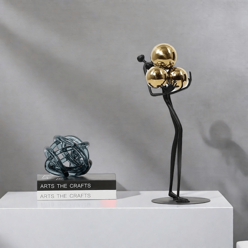 O1CN01yrmWMZ2Awni1jFODP_1768128268-min-1-min Tượng Ôm Quả Cầu Ánh Sáng Hiện Đại