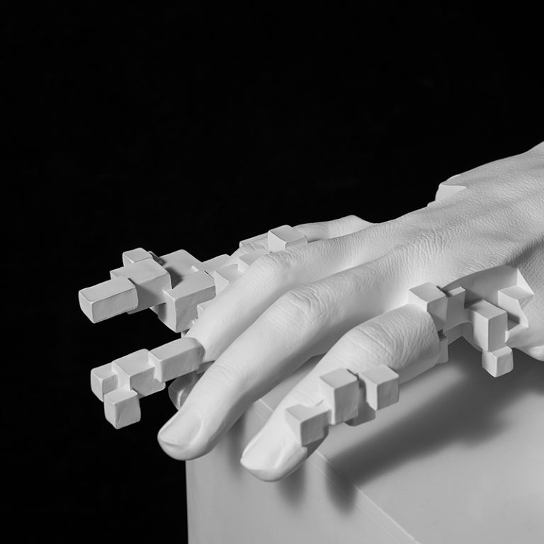 ban-tay-ma-hoa-2-768x768-1 Tượng Bàn Tay Số Hóa Sáng Tạo