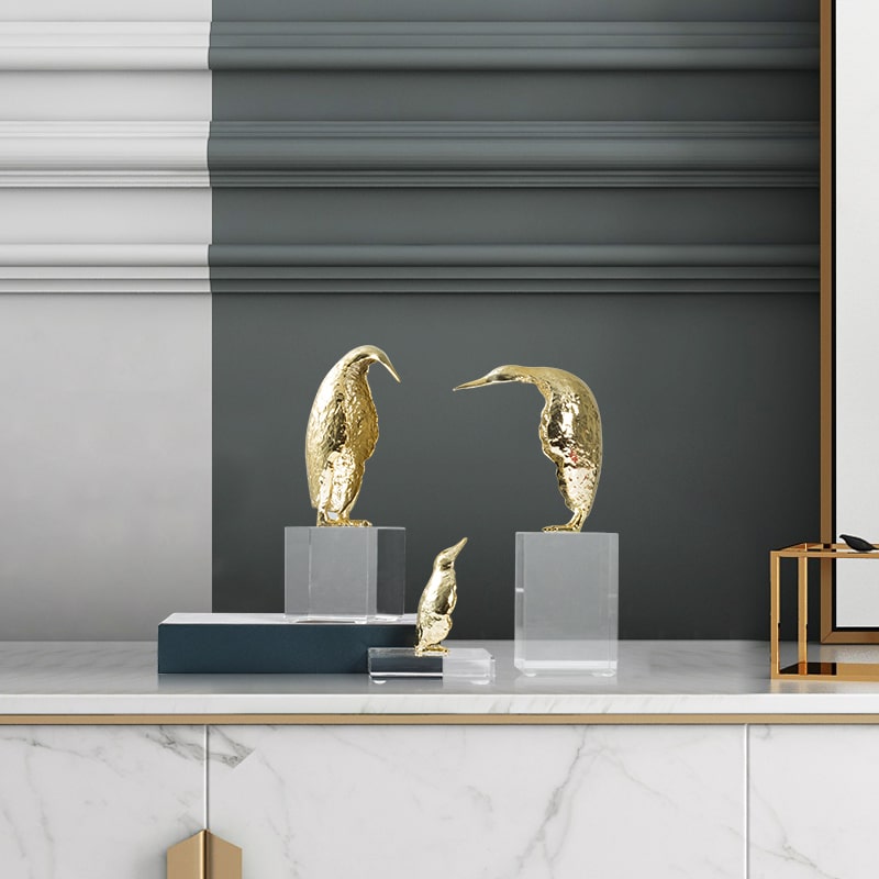 bo-tuong-chim-canh-cut-vang-1 Bộ Tượng Chim Cánh Cụt Vàng Trang Trí Độc Đáo