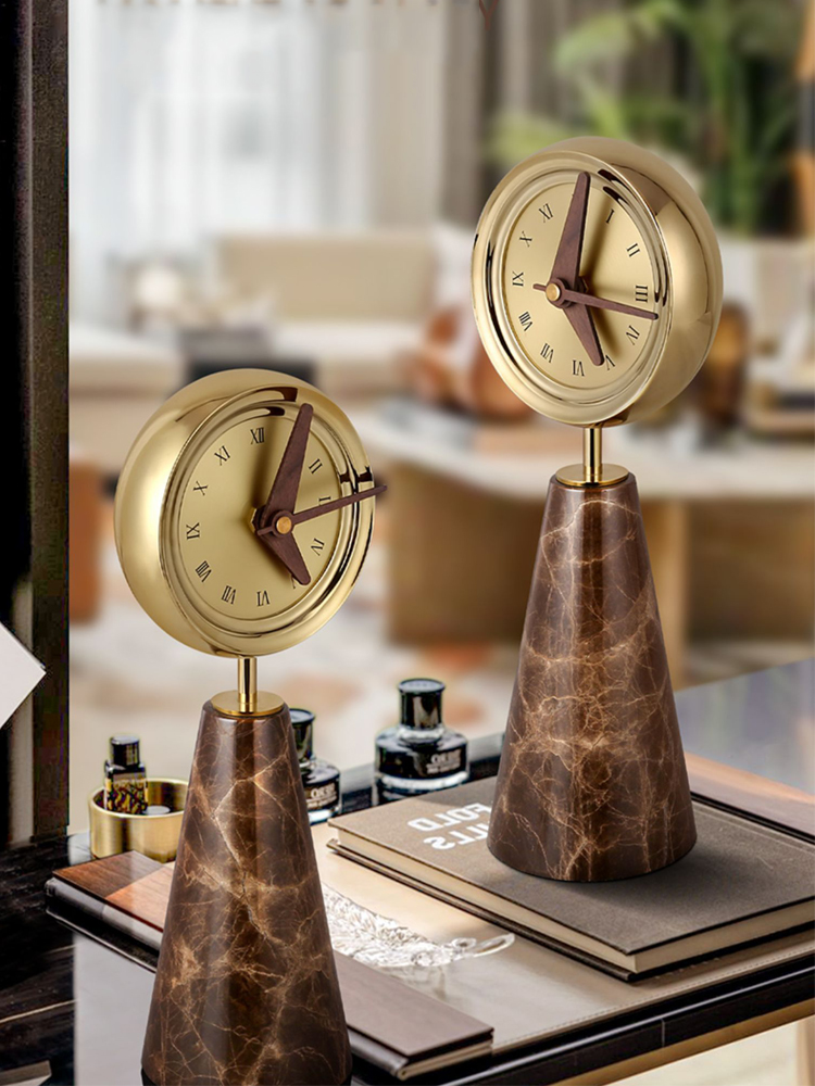 Đồng Hồ Để Bàn Gỗ Óc Chó Sáng Tạo