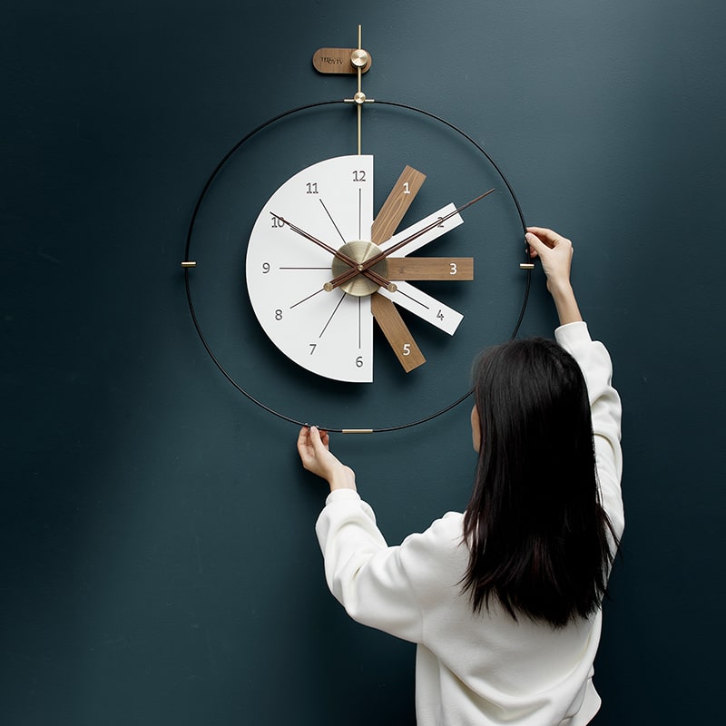 dong-ho-sang-tao-treo-tuong-phong-khach-4 Đồng Hồ Treo Tường Vòng Tròn Phân Kỳ Sáng Tạo