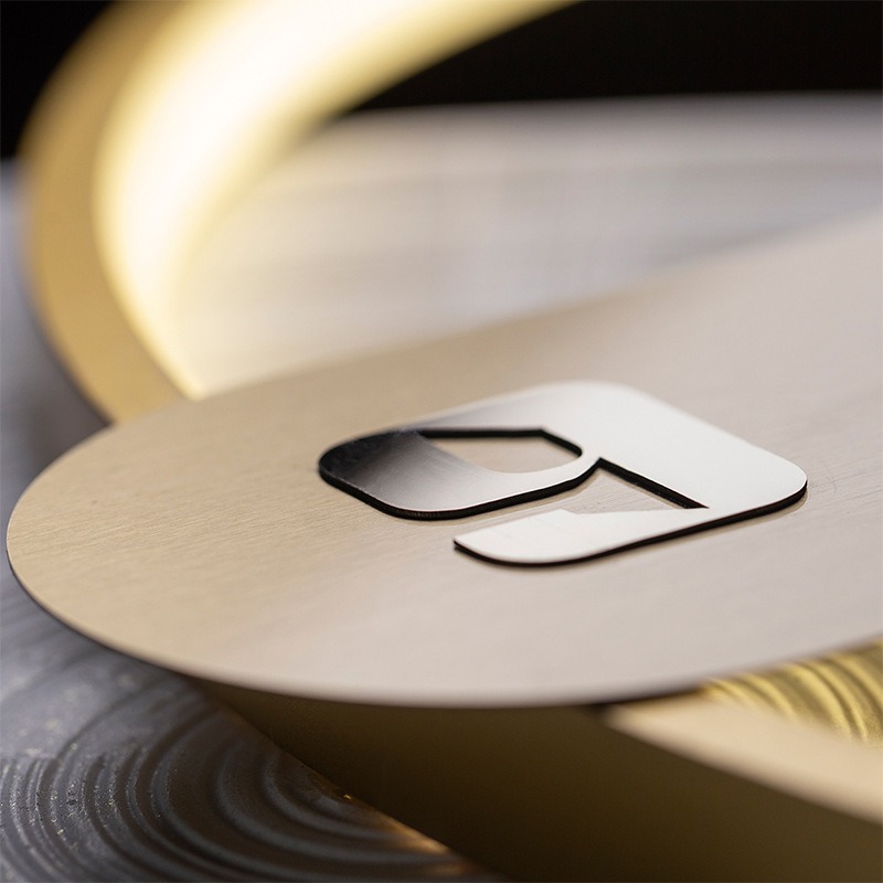 dong-ho-treo-tuong-sang-tao-5 Đồng Hồ Treo Tường Nghệ Thuật Vầng Sáng