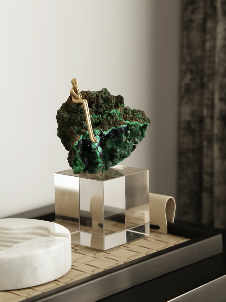 Tượng Nghệ Thuật Người Suy Tư Trên Ngọc Lục Bảo