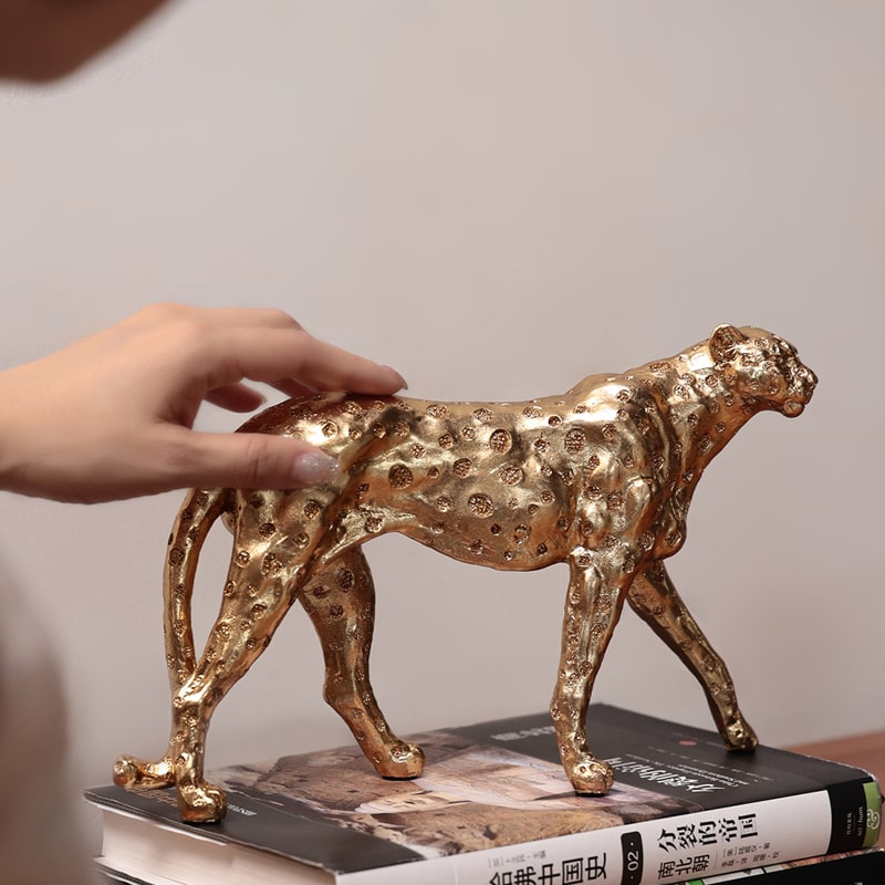 Tượng Báo Vàng Kiểu Dáng Thanh Lịch