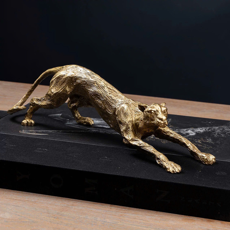 tuong-bao-vang-cang-minh-day-nang-luong-2 Tượng Báo Vàng Căng Mình Đầy Năng Lượng