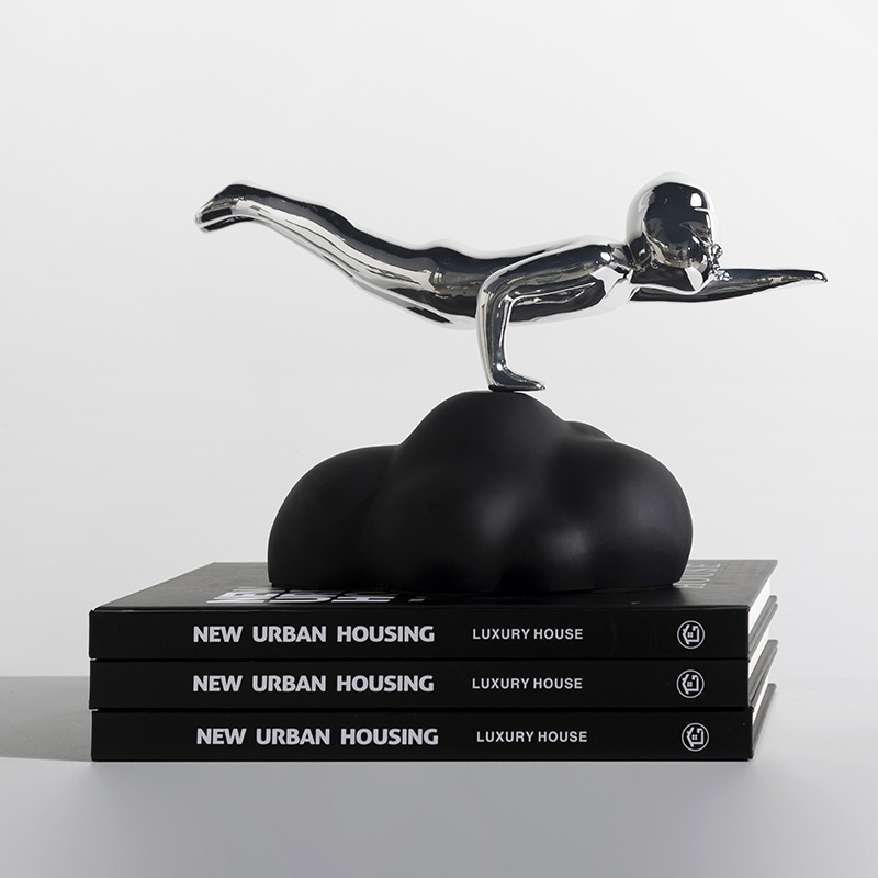 Tượng Nghệ Thuật Bay Trên Mây Tự Do