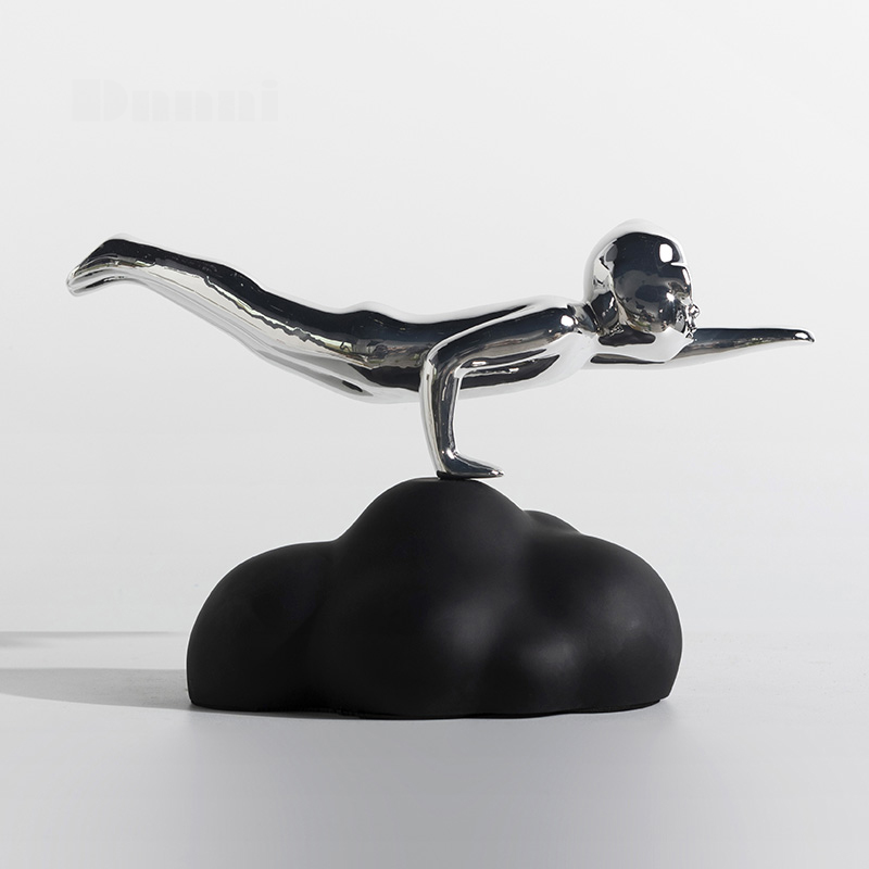 tuong-bay-tren-may-nghe-thuat-2 (1) Tượng Nghệ Thuật Bay Trên Mây Tự Do