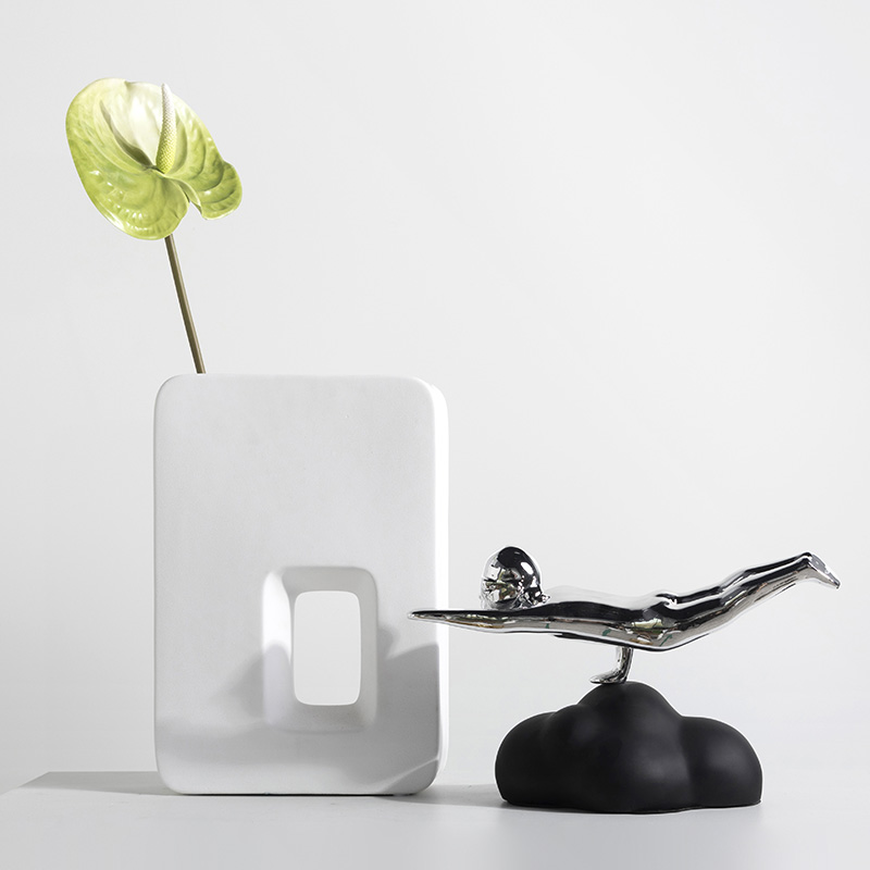 tuong-bay-tren-may-nghe-thuat-3 Tượng Nghệ Thuật Bay Trên Mây Tự Do