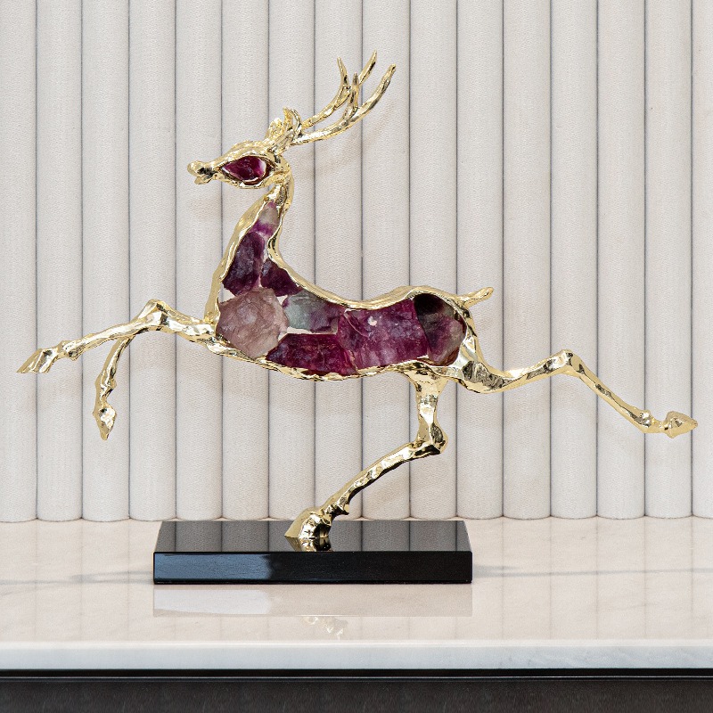 tuong-huou-gan-da-la-le-mau-2 Tượng Hươu Ngọc Lan Tỏa Vẻ Đẹp