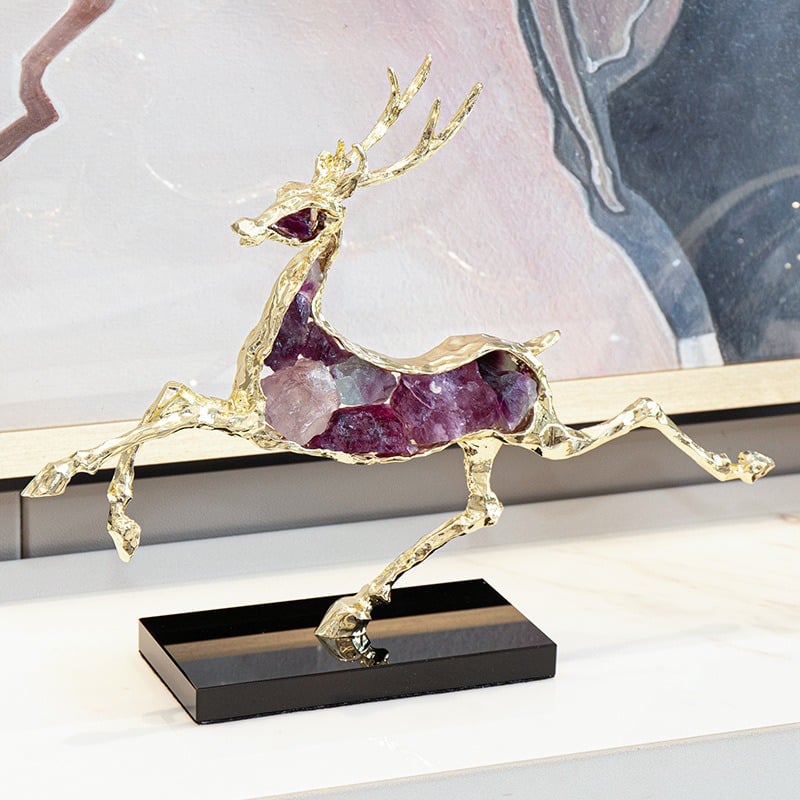 tuong-huou-gan-da-la-le-mau-3 Tượng Hươu Ngọc Lan Tỏa Vẻ Đẹp