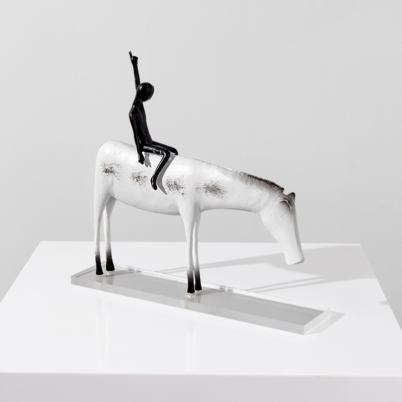 tuong-nghe-thuat-cuoi-ngua-tu-do-1 (1) Tượng Nghệ Thuật Cưỡi Ngựa Phóng Khoáng