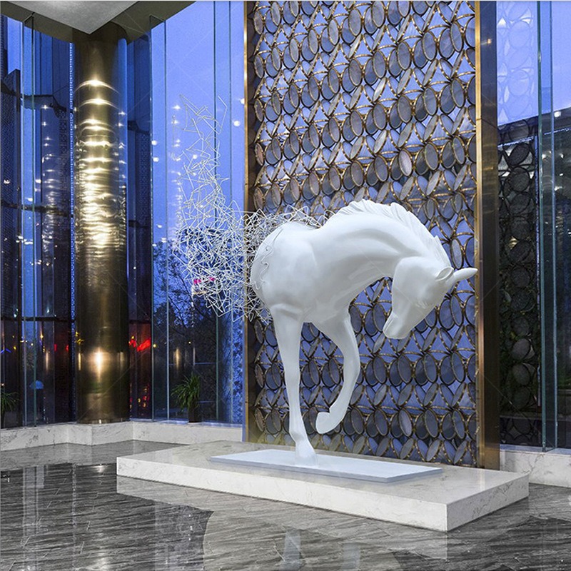 Tinh Thần Mãnh Mã – Tượng Ngựa Trừu Tượng