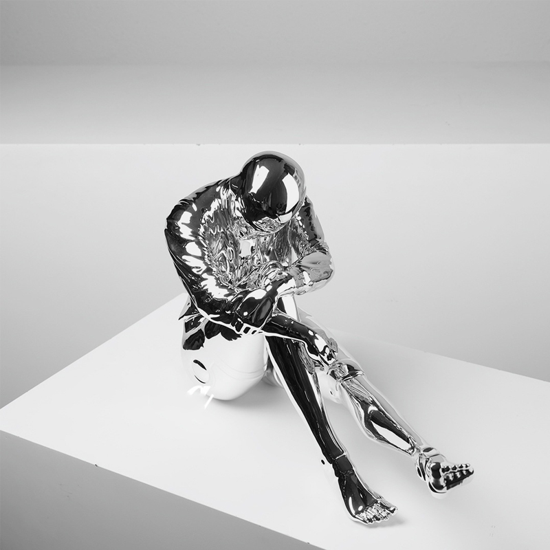 tuong-nguoi-may-tram-tu-4 (1) Tượng Người Máy Trầm Mặc