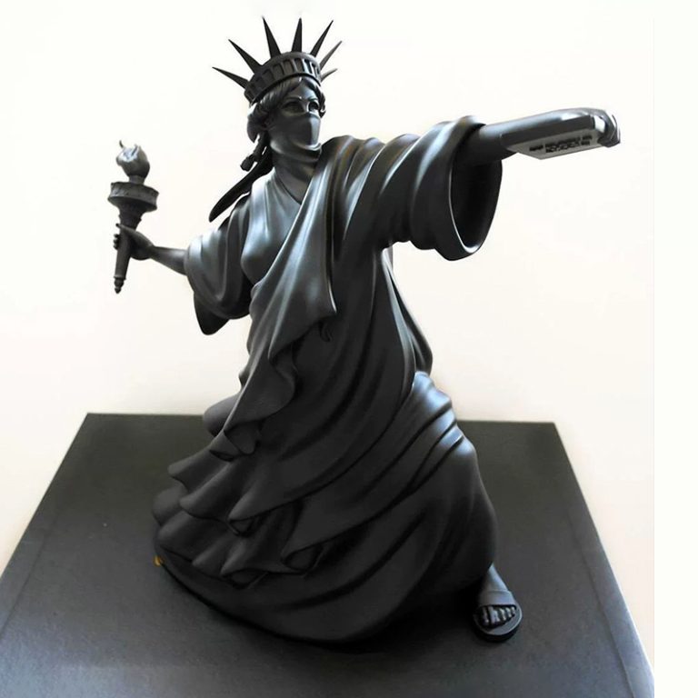 tuong-nu-than-tu-do-pha-cach-1-768x768-1 Tượng Nữ Thần Tự Do Phong Cách Mới