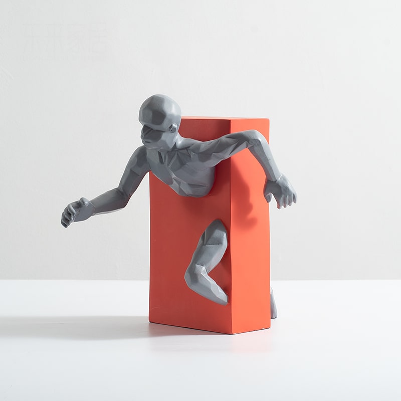 Tượng Nỗ Lực Vượt Mọi Giới Hạn