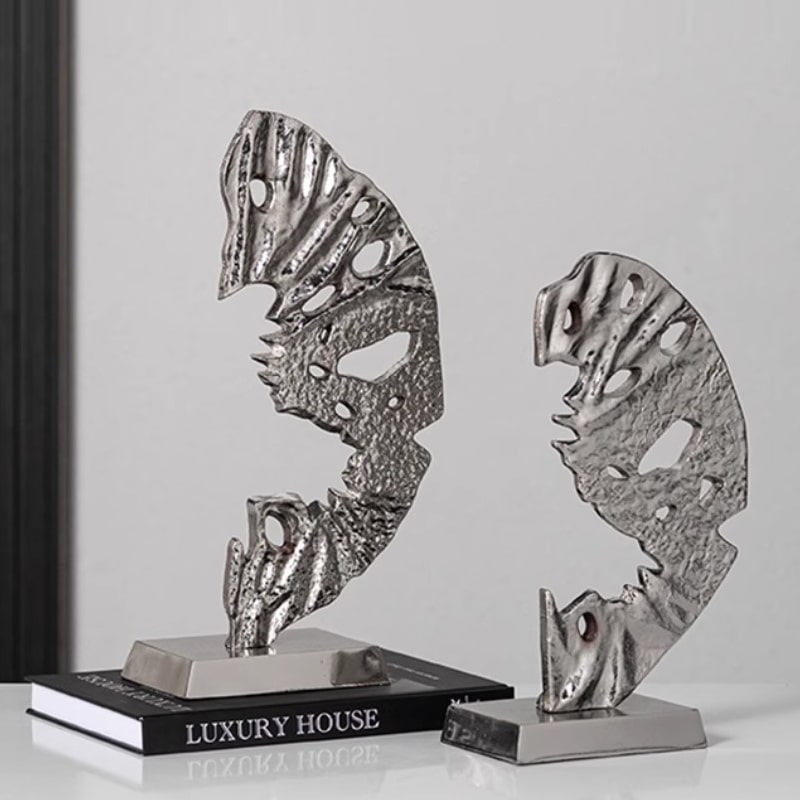 Tượng Gương Mặt Bán Nguyệt Tạo Hình Sắc Sảo