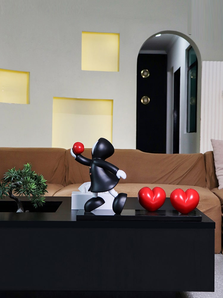 tuong-trang-tri-phong-tre-em-1-2 Tượng Người Bí Ẩn Tặng Trái Tim